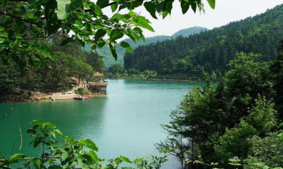 美丽的石燕湖.jpg