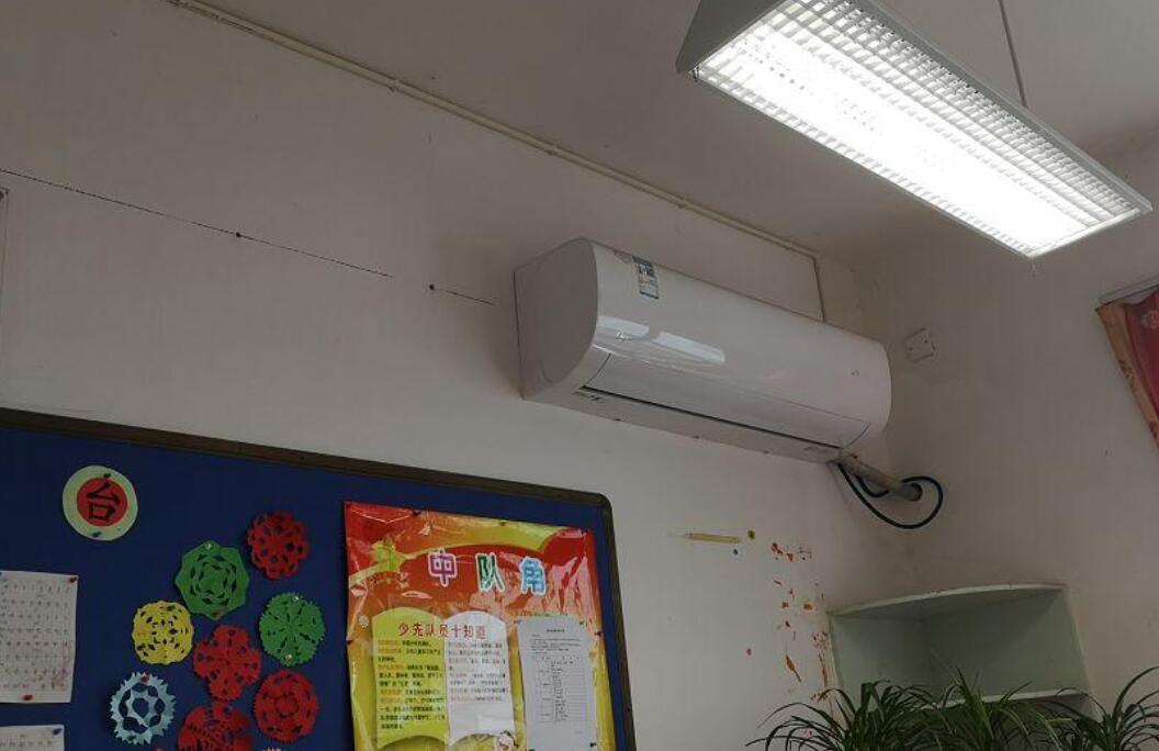 教室里装空调了.jpg